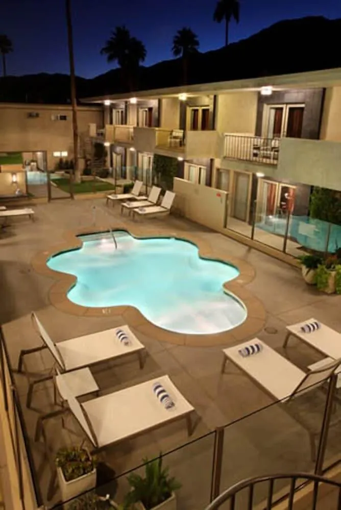 7 Springs Inn&Suites Palm Springs Hotel
